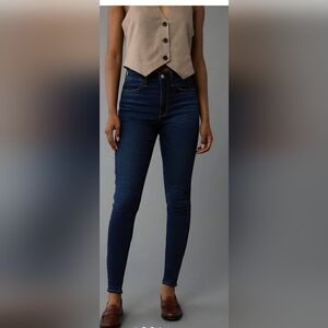 American Eagle Womens Dark Wash Skinny Stretch Jeans Size 4  Never Worn.